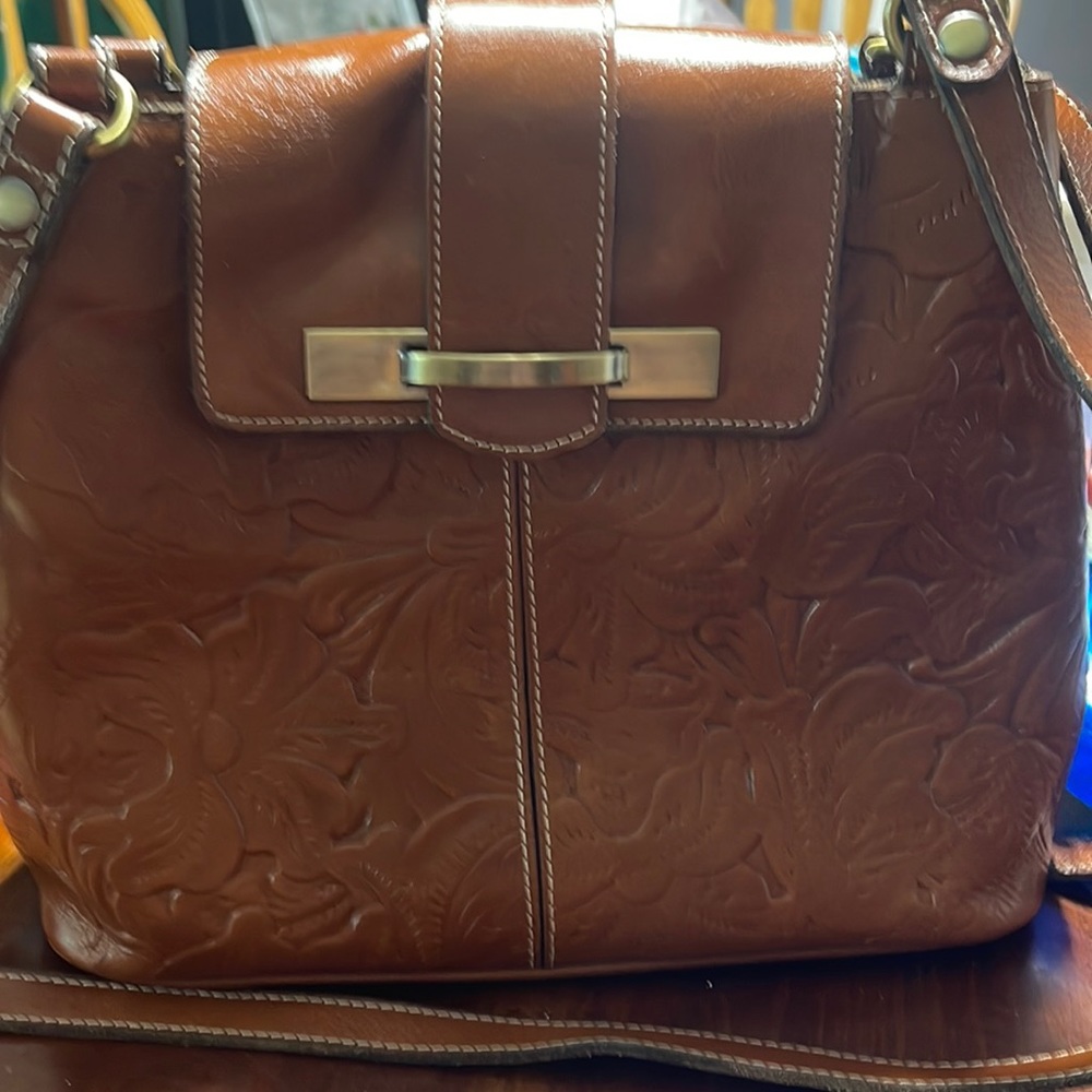 - 🔥🔥🔥Patricia Nash Tooled Larone Shoulder Bag:  Used without tags